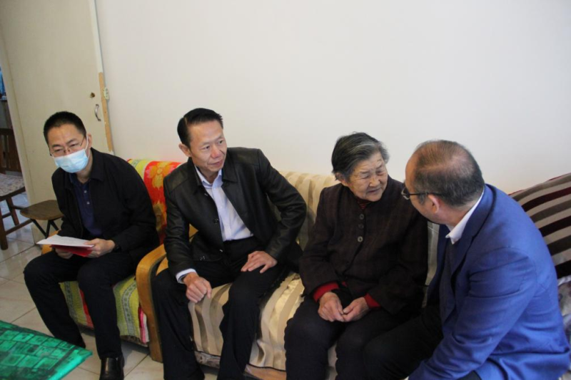 喜迎二十大 暖暖慰問(wèn)情&mdash;&mdash;青海省總工會(huì)走訪慰問(wèn)省部級(jí)勞模