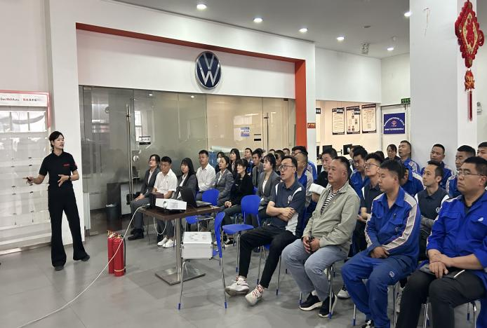 提升應(yīng)急能力 筑牢安全防線&mdash;&mdash;汽貿(mào)公司開展消防應(yīng)急知識培訓暨疏散逃生滅火演練活動