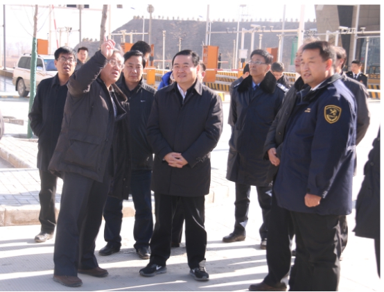 省委副書記、省長郝鵬視察青海曹家堡保稅物流中心