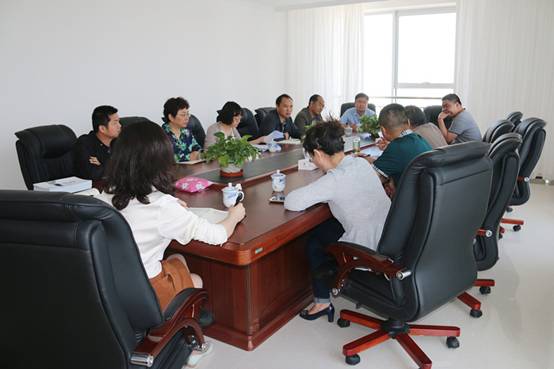 省商務廳副廳長朱小青協(xié)同西寧海關(guān)、省檢驗檢疫局一行深入企業(yè)就保稅物流中心封關(guān)運營