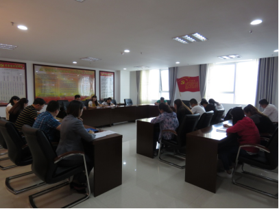 領(lǐng)會精神實(shí)質(zhì)，迅速掀起學(xué)習(xí)宣傳貫徹團(tuán)的十八大精神熱潮