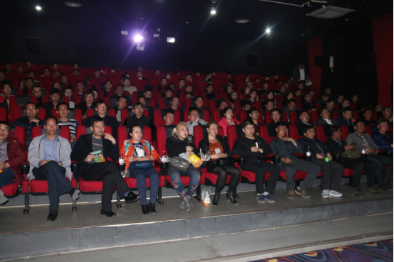 青物集團(tuán)黨委集中組織觀看優(yōu)秀紀(jì)錄片《厲害了，我的國》